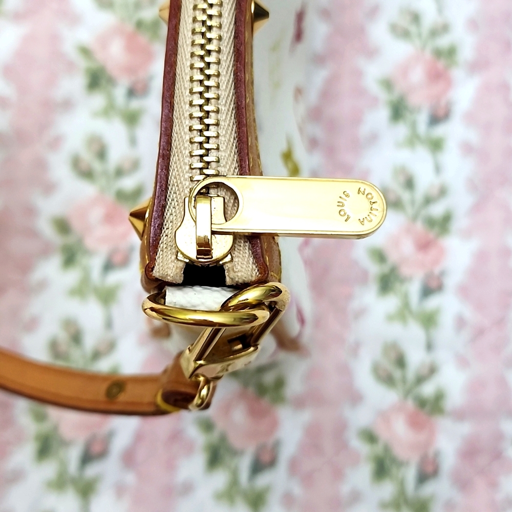 💎 Louis Vuitton White Takashi Murakami Multicolor Iconic Monogram Pochette Bag - Picture 4 of 17